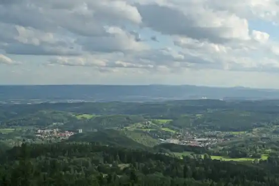 Rozhledna Tisovský vrch u Nejdku - výhled na Nejdek