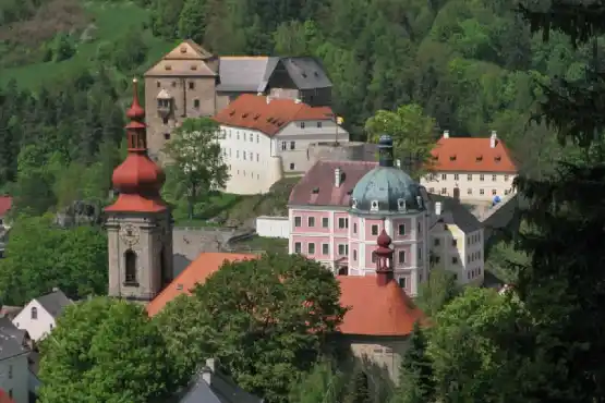 Bečov nad Teplou - Vyhlídková plošina na Zlatém vrchu - výhled na střed Bečova