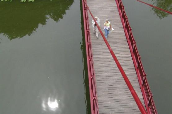 Vávrova lávka pro pěší s vyhlídkovou věží v Chebu - lávka přes Ohři