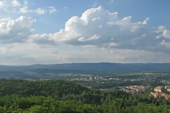 Rozhledna Diana - výhled na Růžový vrch a Krušné hory