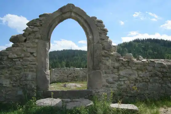 Rozhledna Krudum u Horního Slavkova - pohled od kostela sv. Mikuláše
