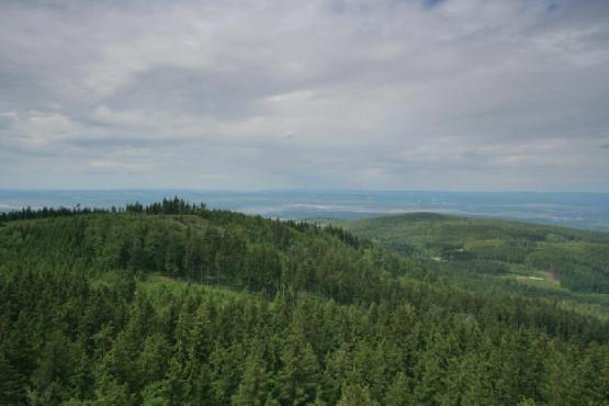 Rozhledna Krudum u Horního Slavkova - výhled na Krušné hory