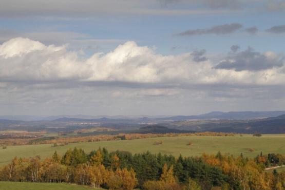 Rozhledna na Krásenském vrchu - výhled na severovýchod CHKO Slavkovský les a Doupovské hory