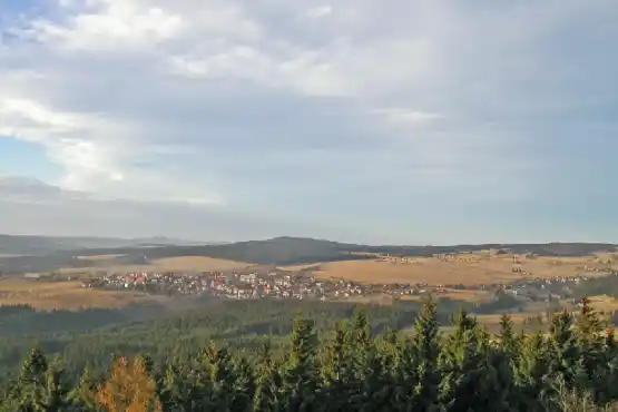 Rozhledna Plešivec - výhled na Abertamy