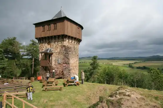 Karlovarská věž Hartenštejna u Bochova