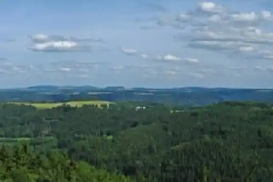 Rozhledna na Krásenském vrchu - výhled na Tepelsko
