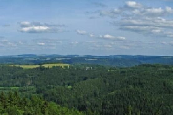 Rozhledna na Krásenském vrchu - výhled na Tepelsko