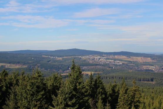 Rozhledna Blatenský vrch - výhled na Auersberg a Johanngeoregenstadt