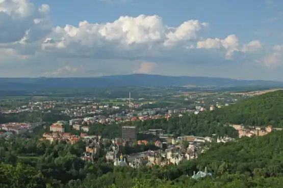 Rozhledna Diana - výhled na lázeňskou čtvrť, Drahovice a Klínovec