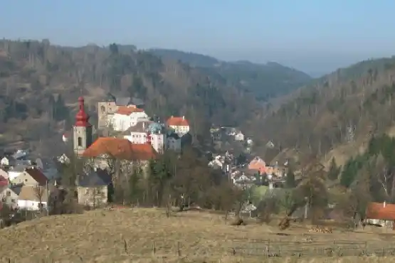 Bečov nad Teplou - Vyhlídková plošina na Zlatém vrchu - panorama města ze Zlatého vrchu
