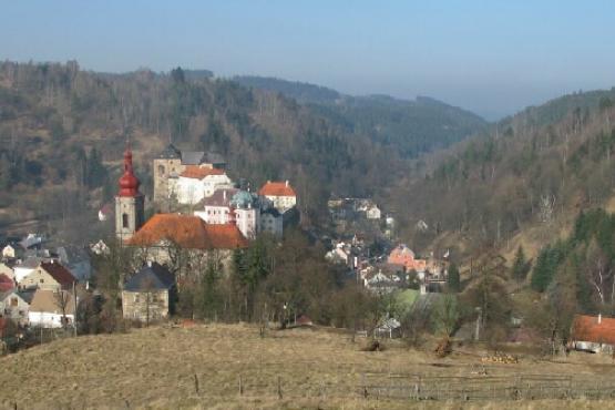 Bečov nad Teplou - Vyhlídková plošina na Zlatém vrchu - panorama města ze Zlatého vrchu