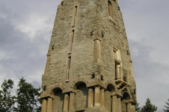 Bismarckova rozhledna na Zelené hoře u Chebu - rozhledna od jihozápadu