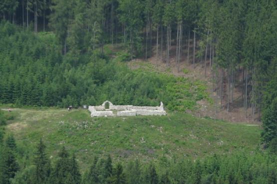 Rozhledna Krudum u Horního Slavkova - výhled na kostel sv. Mikuláše