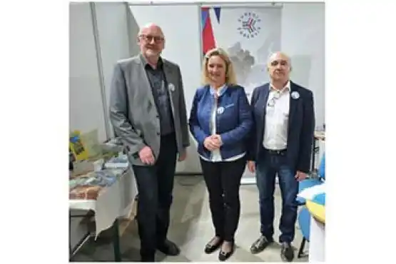 Bavorská státní ministryně pro rodinu, práci a sociální záležitosti, Kerstin Schreyer, ve stánku Euregia společně s jednateli Euregia Lubomírem Kovářem (vpravo) a Haraldem Ehmem.