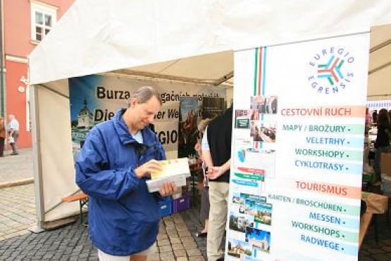 Burza propagačních materiálů v Chebu - 21.05.2011