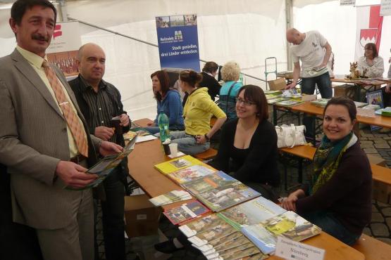 Burza propagačních materiálů v Chebu 2010