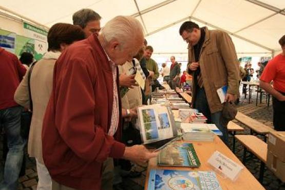 Burza propagačních materiálů v Chebu - 21.05.2011